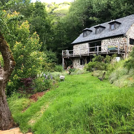 Au Rocher De Combières Couette-café Mandailles-Saint-Julien