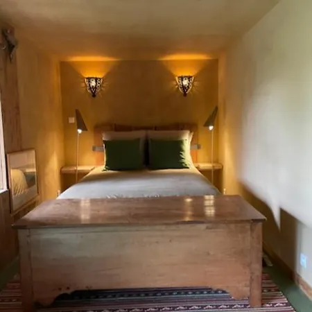 Au Rocher De Combieres 住宿加早餐酒店