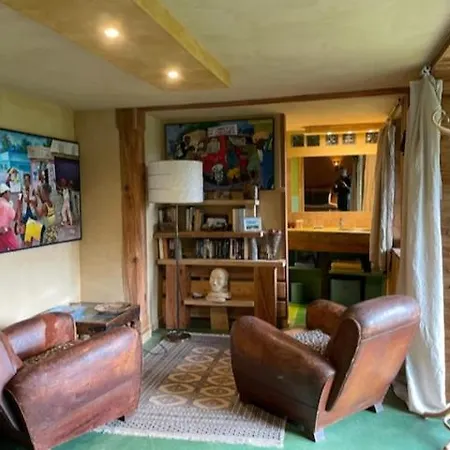 Au Rocher De Combieres